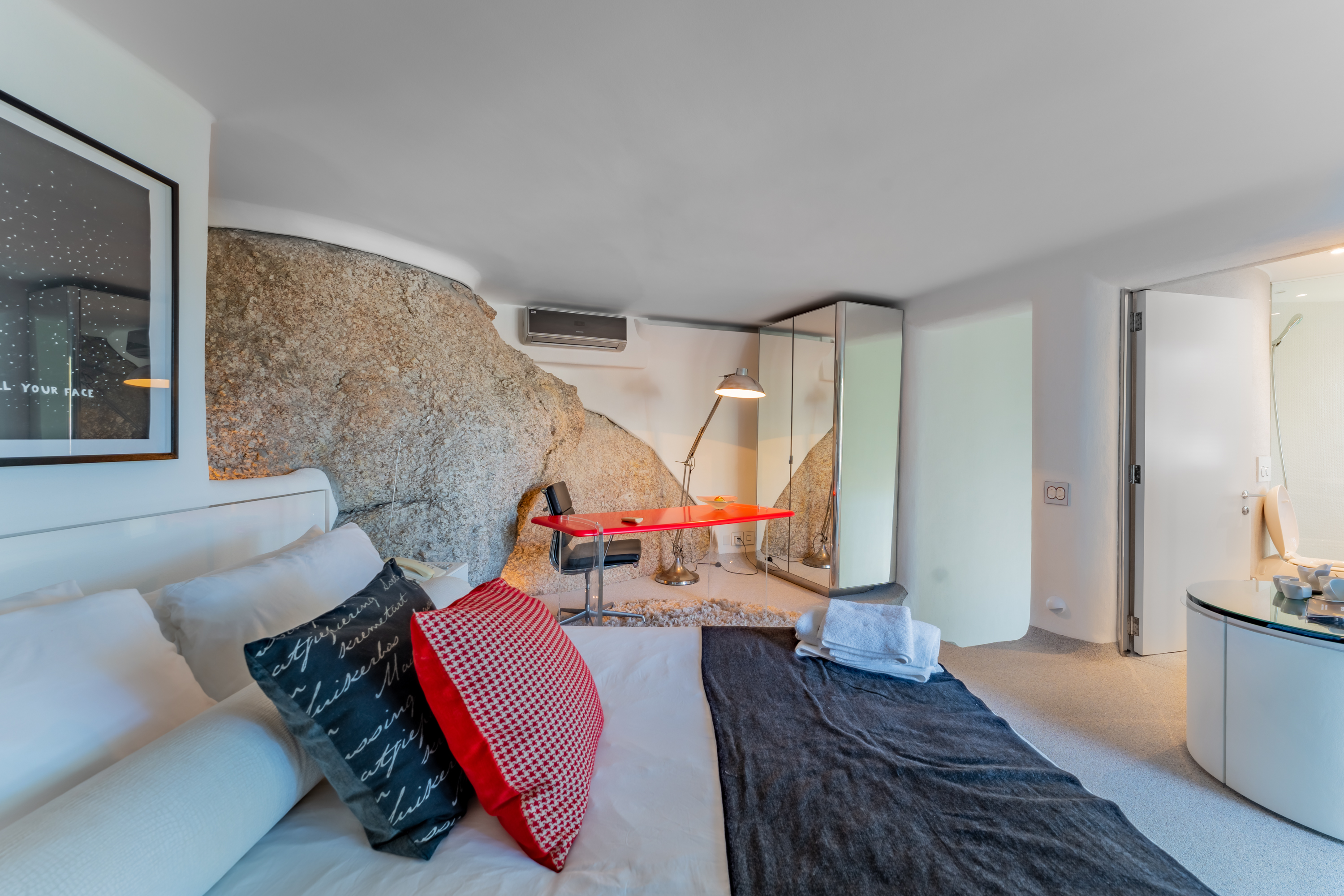 6 Bedroom Property for Sale in Bantry Bay Western Cape